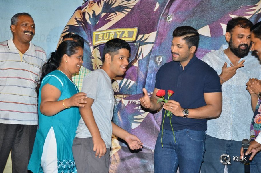 Army-People-Watching-Naa-Peru-Surya-Naa-illu-India-Movie-Photos